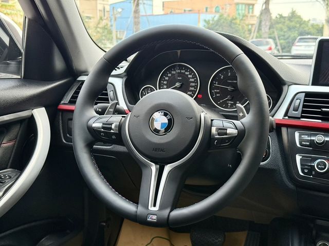 BMW寶馬 320I  第6張相片