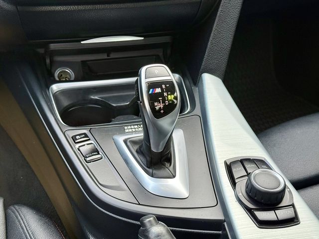 BMW寶馬 320I  第9張相片