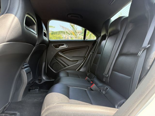 M-BENZ賓士 CLA200  第4張相片