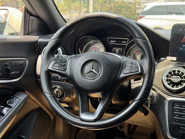 M-BENZ賓士 CLA200  第6張相片