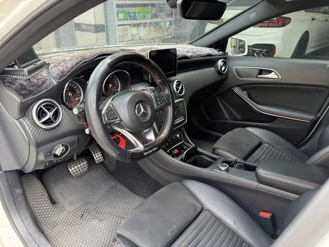 M-BENZ賓士 A180  第3張相片