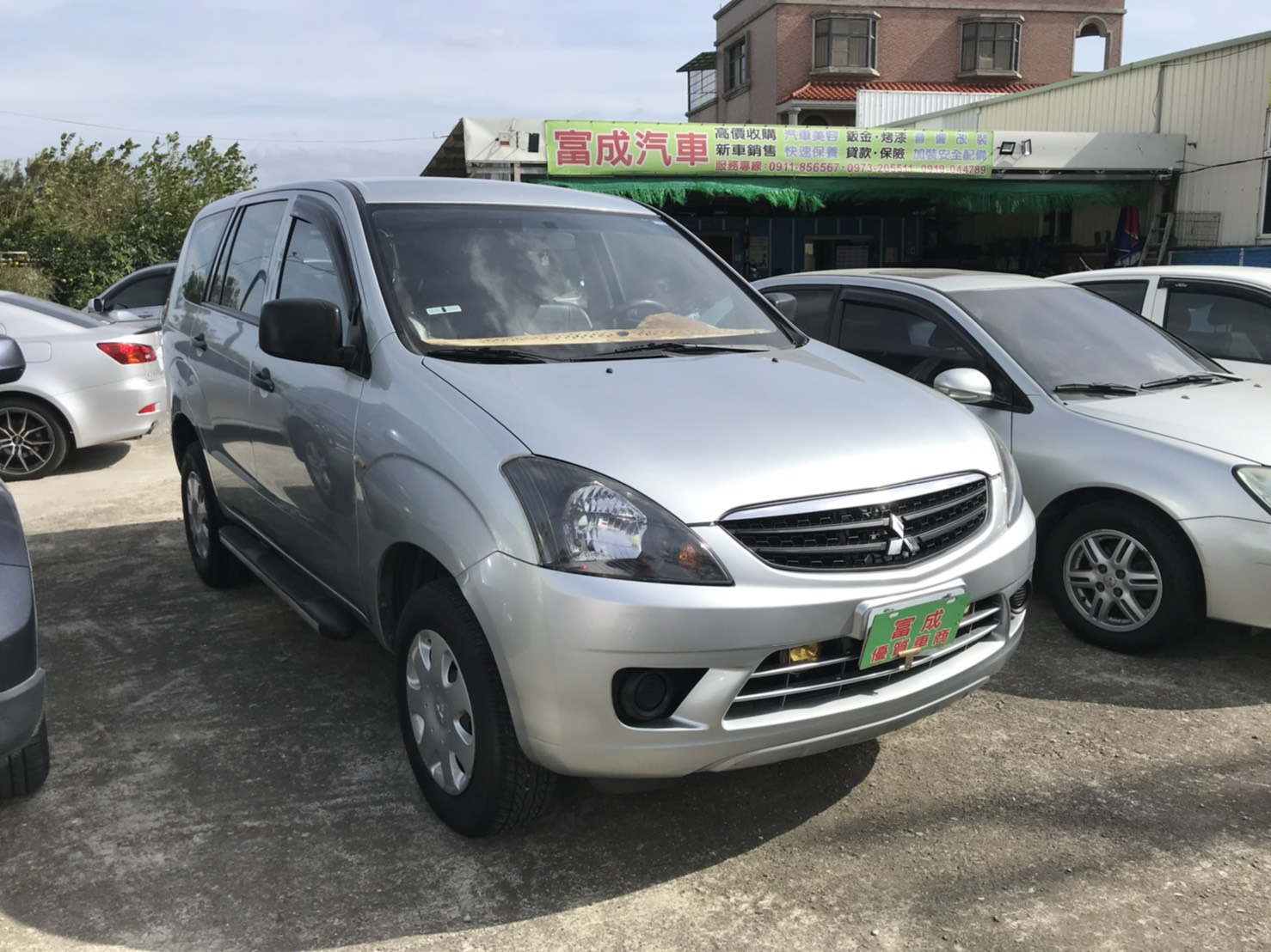 MITSUBISHI Zinger 2.4 手排 2011年  第1張相片