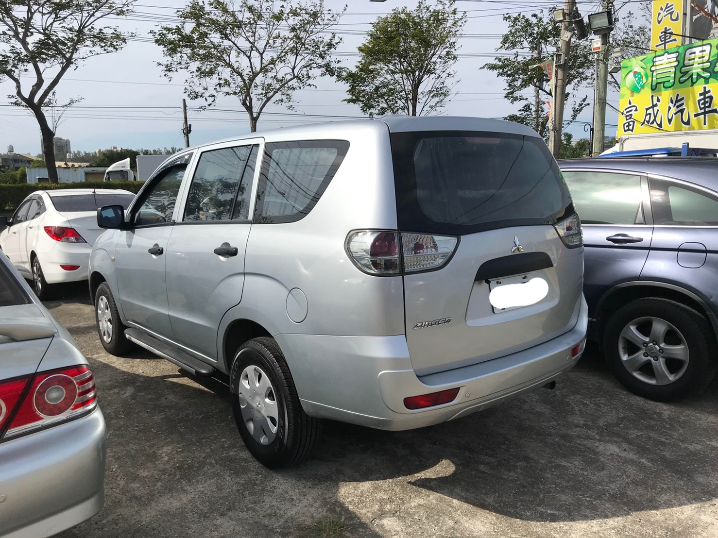 MITSUBISHI Zinger 2.4 手排 2011年  第2張相片