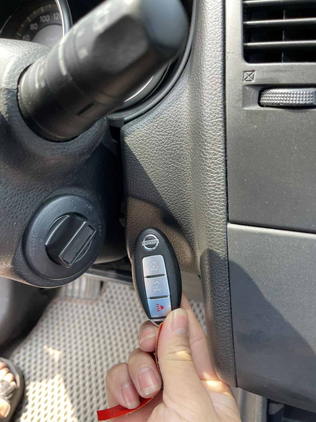 Nissan Tiida 1.8 S 2007  第4張相片