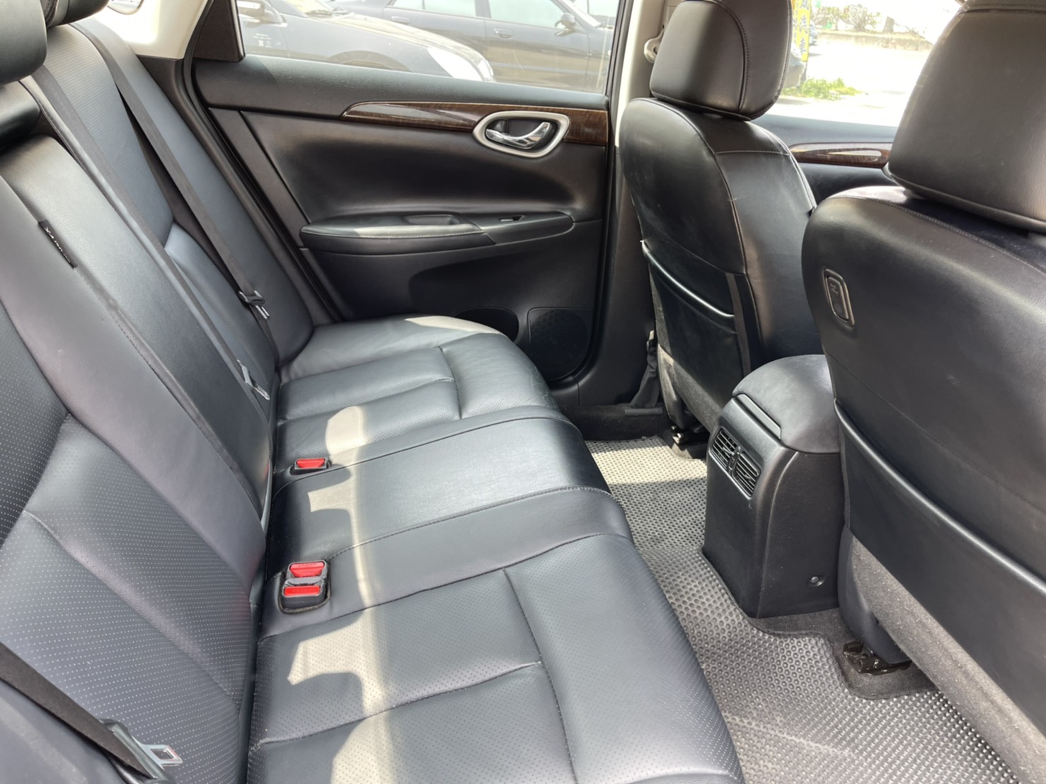 Nissan Super Sentra 1.8 豪華版 2016年  第4張相片