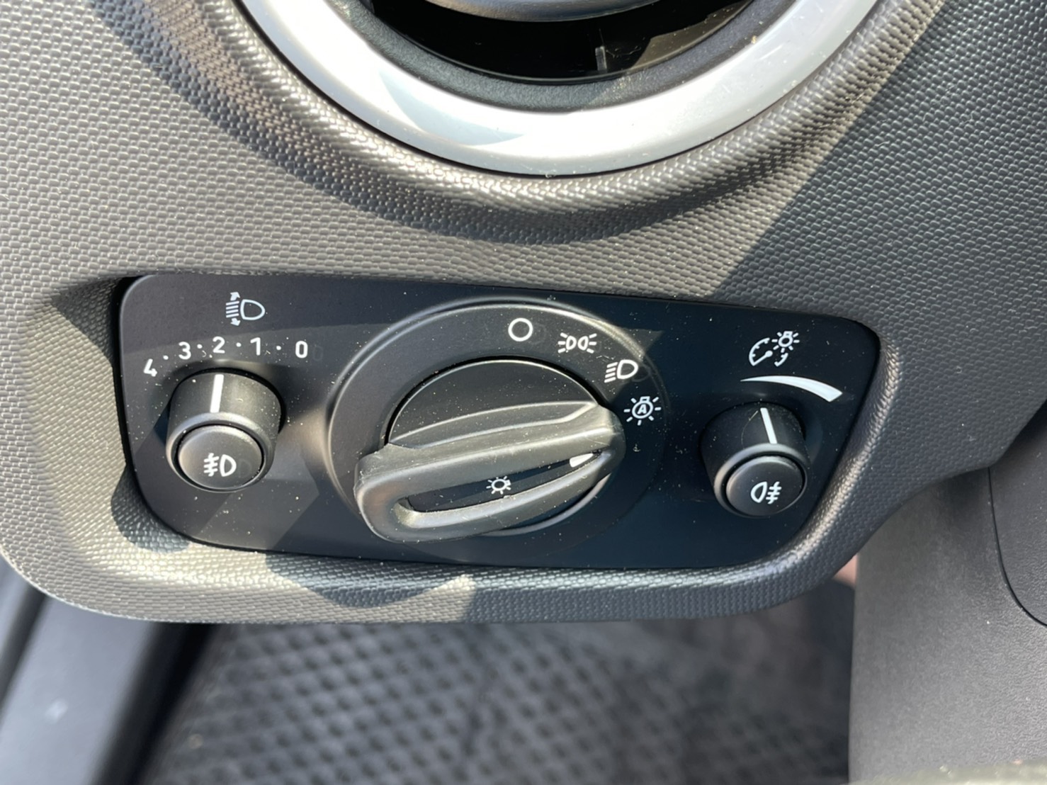 FORD Fiesta 1.0 EcoBoost 運動型 (Mk6)  第9張相片