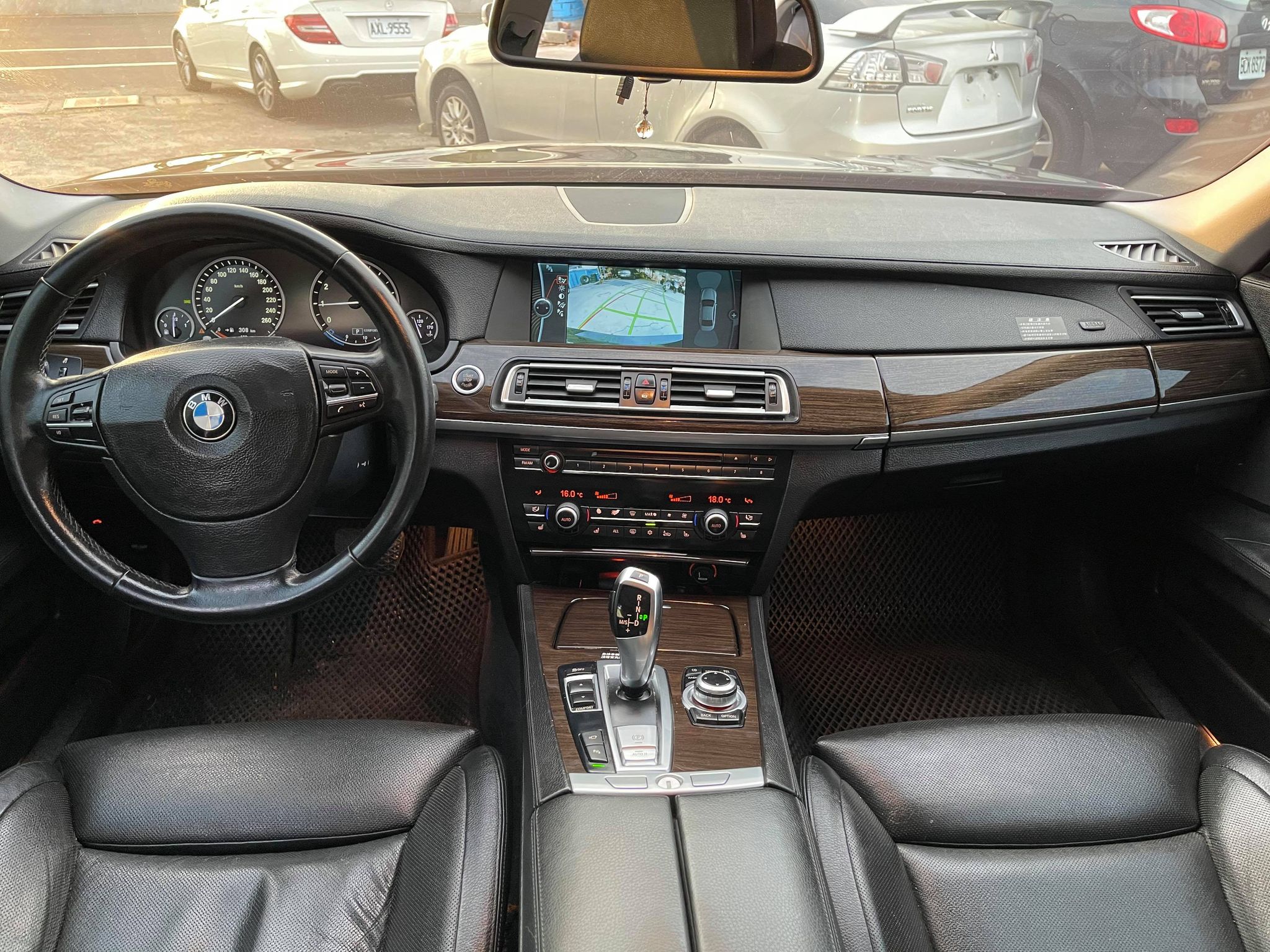 BMW 730i (F01) 2011年  第3張相片