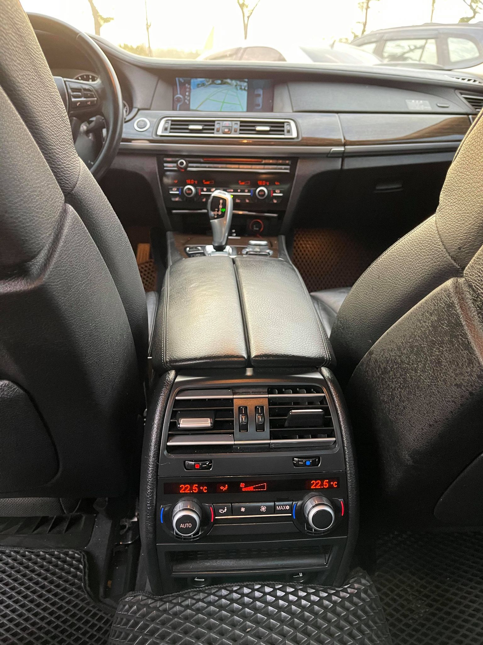 BMW 730i (F01) 2011年  第6張相片