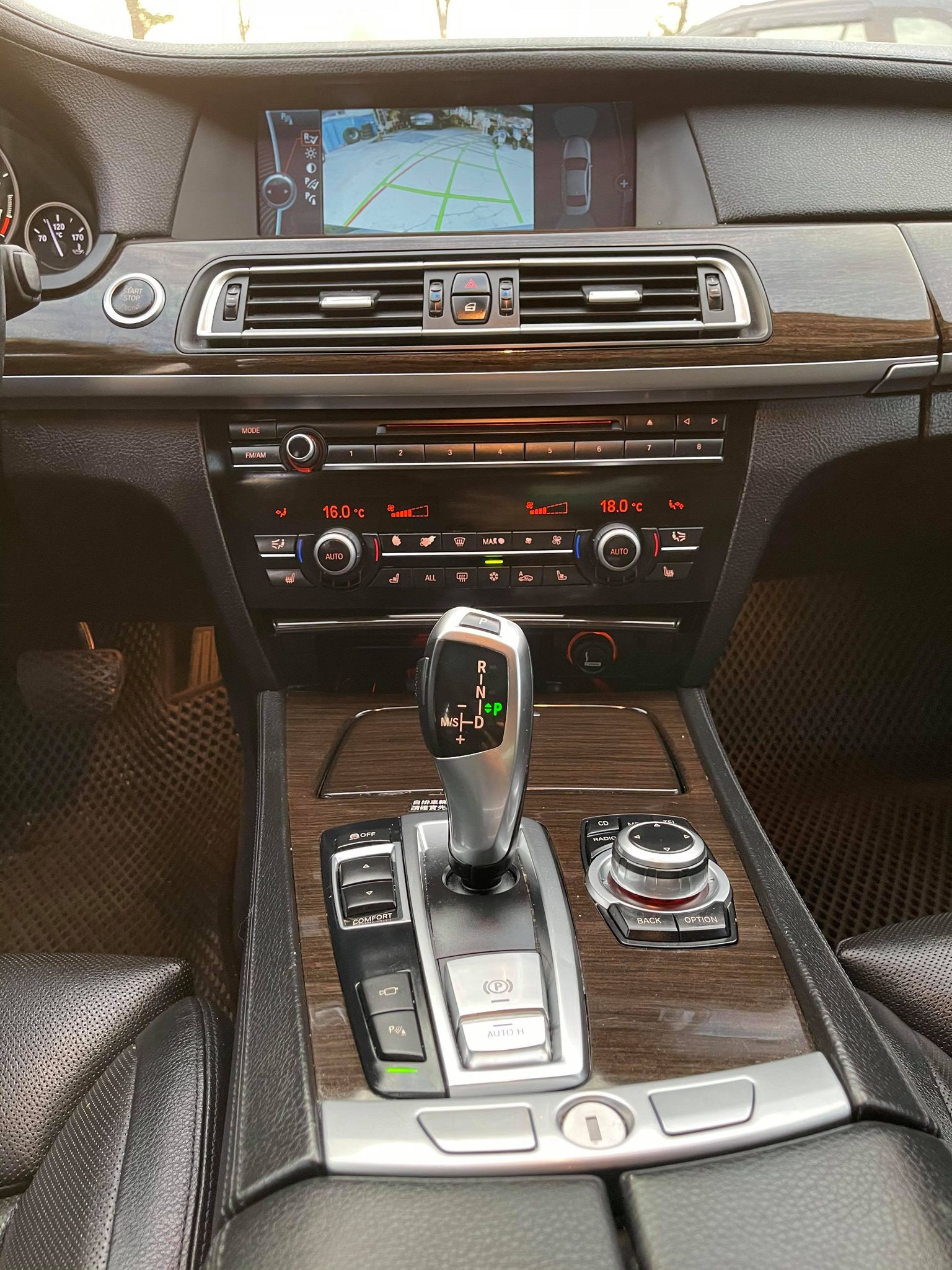 BMW 730i (F01) 2011年  第7張相片