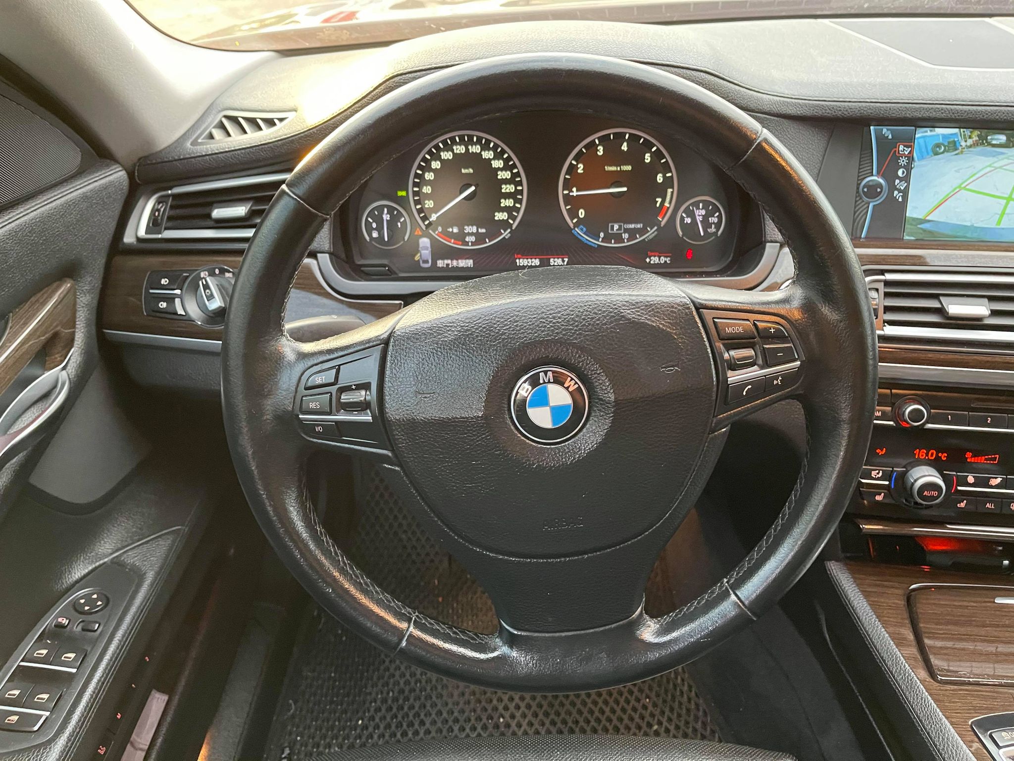 BMW 730i (F01) 2011年  第8張相片