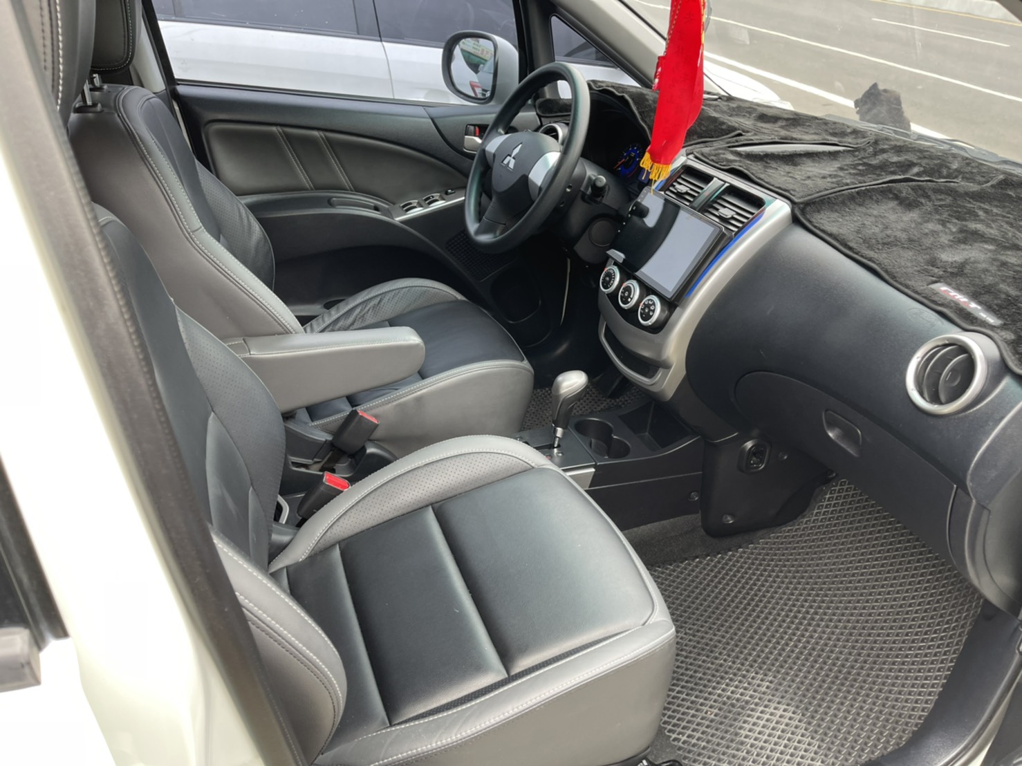 三菱MITSUBISHI Colt Plus 1.5 旗艦型 IKEY免持鑰匙 2013年  第2張相片