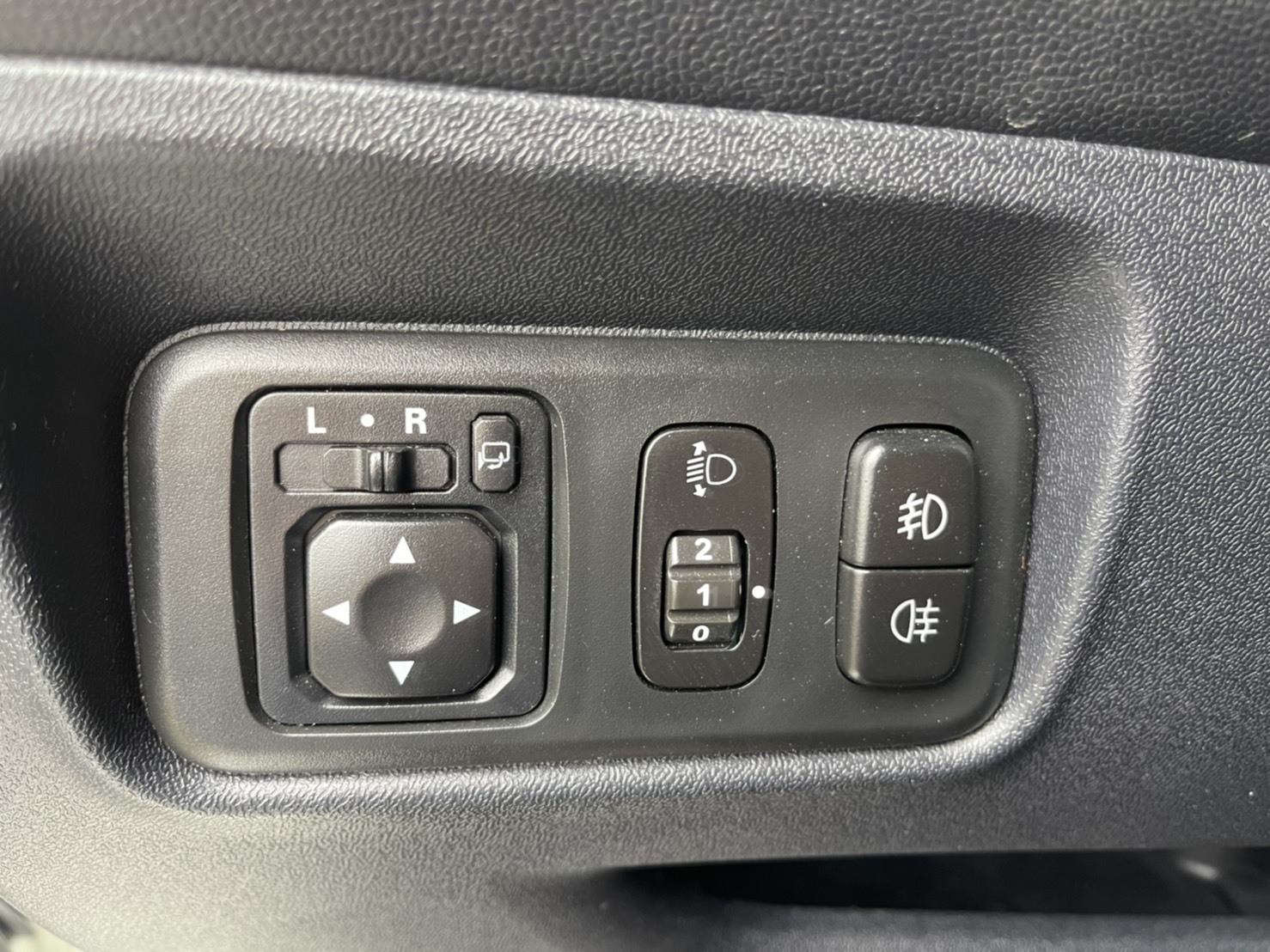 三菱MITSUBISHI Colt Plus 1.5 旗艦型 IKEY免持鑰匙 2013年  第6張相片
