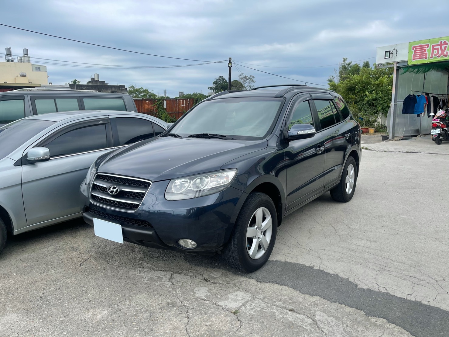 2010年Hyundai 山屠匪Santa FE 2.2 DSL 旗艦 七人座，最便宜、省油、省稅又有力的休旅車，只要20多萬，銀行可貸30多萬，可找10萬紓困金  第1張相片