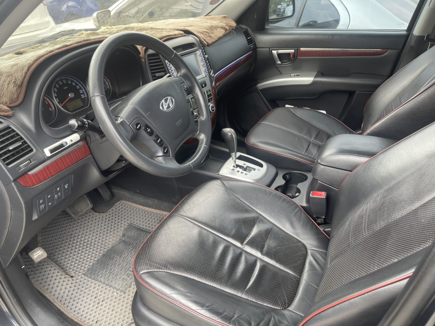 2010年Hyundai 山屠匪Santa FE 2.2 DSL 旗艦 七人座，最便宜、省油、省稅又有力的休旅車，只要20多萬，銀行可貸30多萬，可找10萬紓困金  第3張相片