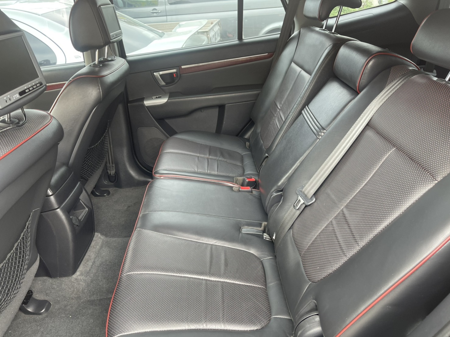 2010年Hyundai 山屠匪Santa FE 2.2 DSL 旗艦 七人座，最便宜、省油、省稅又有力的休旅車，只要20多萬，銀行可貸30多萬，可找10萬紓困金  第4張相片