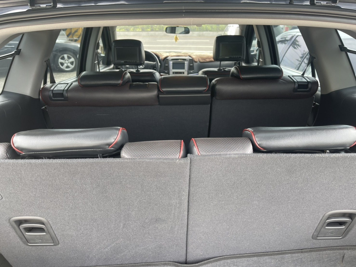 2010年Hyundai 山屠匪Santa FE 2.2 DSL 旗艦 七人座，最便宜、省油、省稅又有力的休旅車，只要20多萬，銀行可貸30多萬，可找10萬紓困金  第7張相片