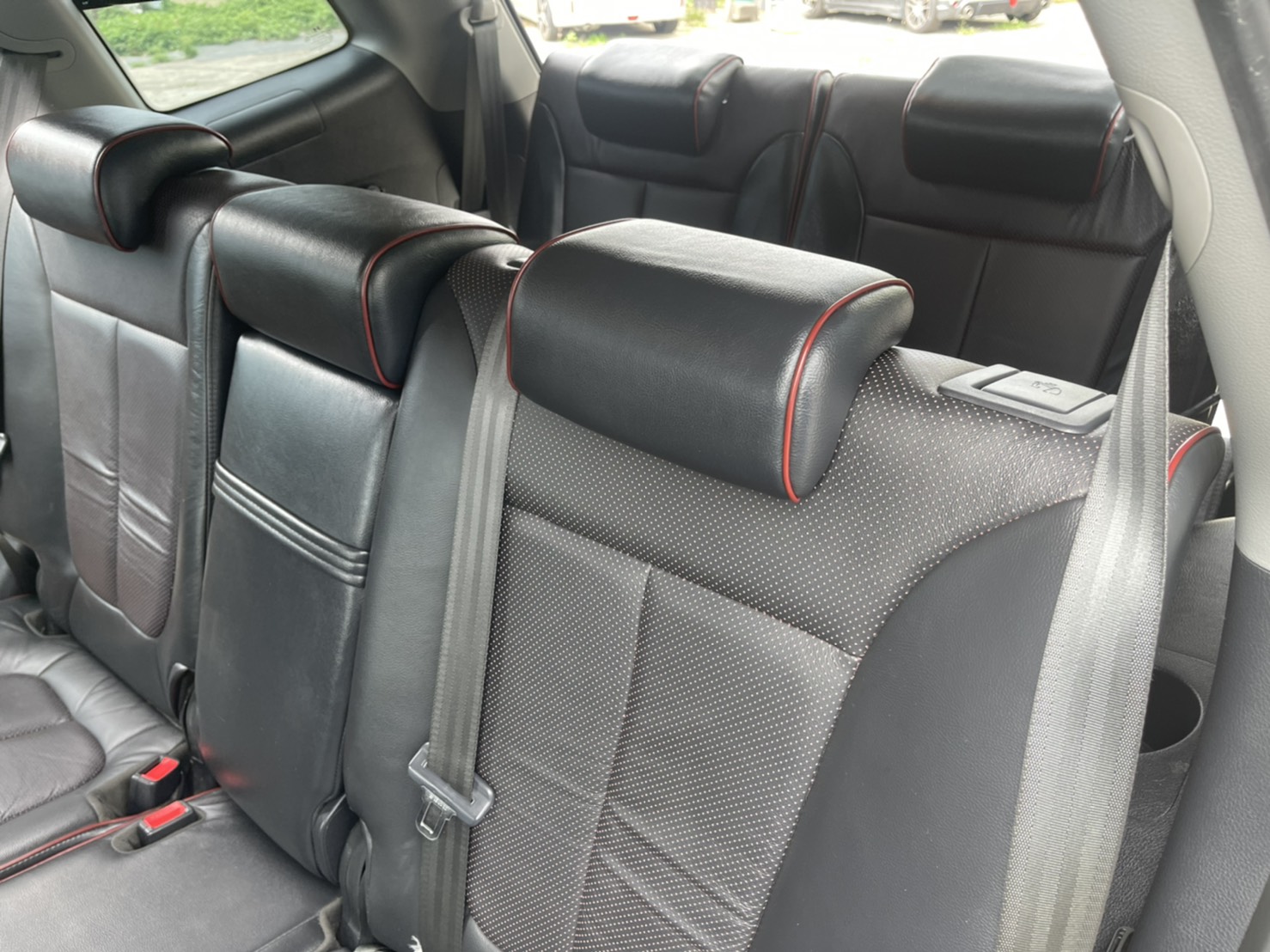 2010年Hyundai 山屠匪Santa FE 2.2 DSL 旗艦 七人座，最便宜、省油、省稅又有力的休旅車，只要20多萬，銀行可貸30多萬，可找10萬紓困金  第11張相片
