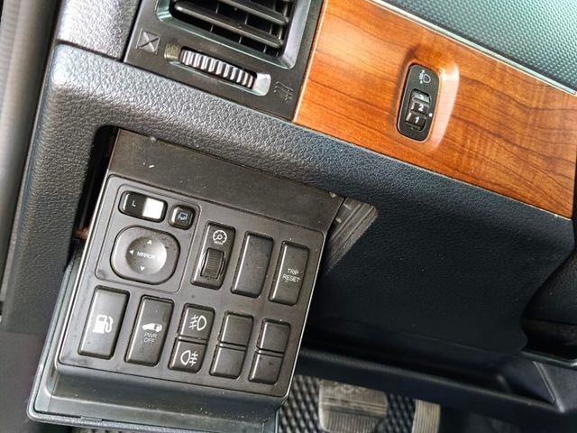2013M7豪華版/I-KEY/倒車影像/電動側滑門/來店賞車指定SUM賞車網尚治服務，購車即送MIO行車紀錄器  第17張相片