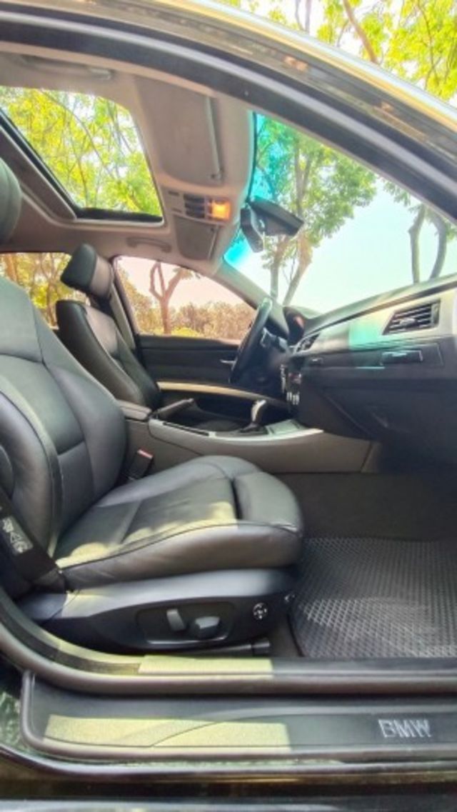 BMW 335i/雙增壓引擎/I-KEY/天窗/雙前電動座椅/左右恆溫空調  第19張相片
