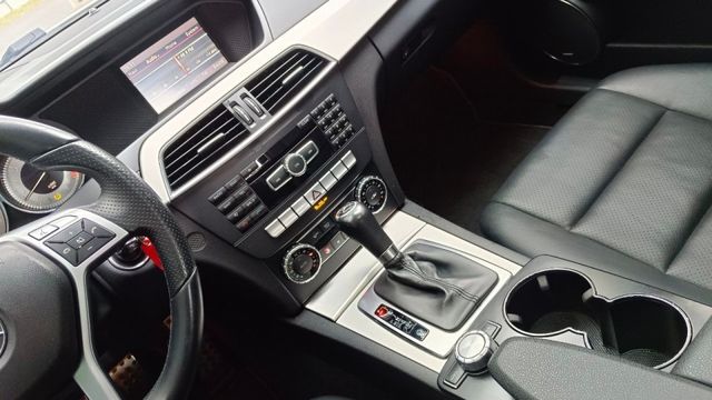 降價!!BENZ C250/天窗/雙前電動座椅/左右恆溫空調/摸門/後座出風口  第14張相片