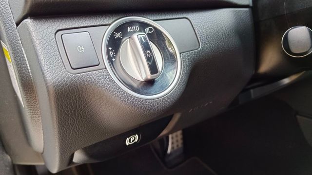 降價!!BENZ C250/天窗/雙前電動座椅/左右恆溫空調/摸門/後座出風口  第16張相片
