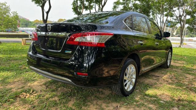 NISSAN SENTRA/I-KEY/摸門/倒車顯影/定速/電動後視鏡/後座出風口  第5張相片