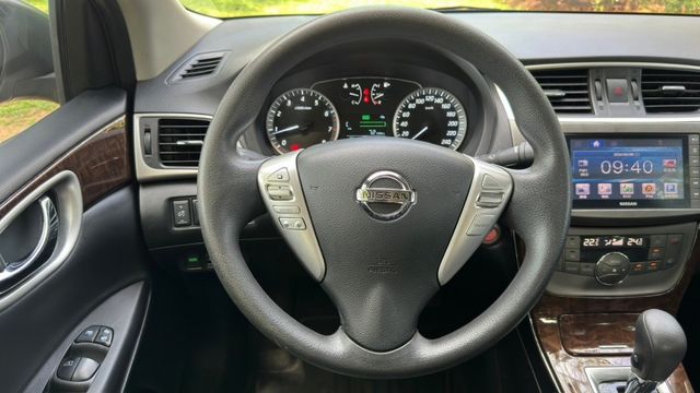 NISSAN SENTRA/I-KEY/摸門/倒車顯影/定速/電動後視鏡/後座出風口  第12張相片