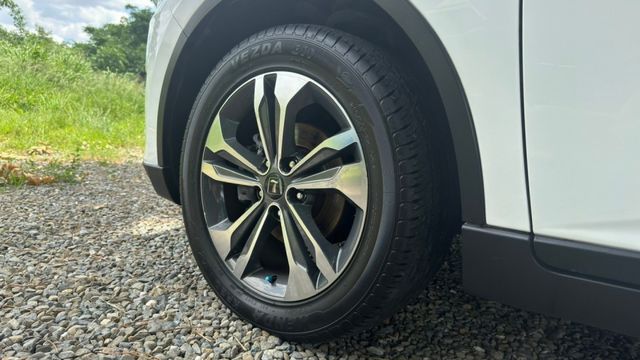 LUXGEN U6 TURBO ECO HYPER/一鍵啟動/360度環景/定速/摸門/抬頭顯示器/恆溫空調  第9張相片