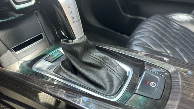 LUXGEN U6 TURBO ECO HYPER/一鍵啟動/360度環景/定速/摸門/抬頭顯示器/恆溫空調  第12張相片