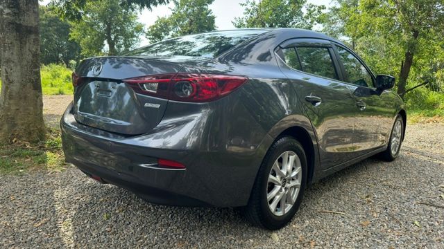MAZDA 馬3/I-KEY/倒車顯影/天窗/胎壓偵測/循跡防滑/怠速熄火/定速/恆溫空調/電動後視鏡  第5張相片