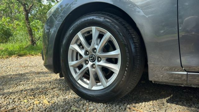 MAZDA 馬3/I-KEY/倒車顯影/天窗/胎壓偵測/循跡防滑/怠速熄火/定速/恆溫空調/電動後視鏡  第9張相片