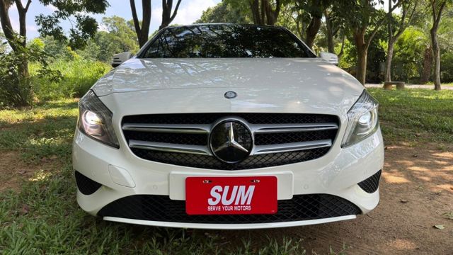 BENZ A200/倒車顯影/雙前電動座椅/定速/全景天窗/恆溫空調/駕駛模式/換檔撥片  第3張相片