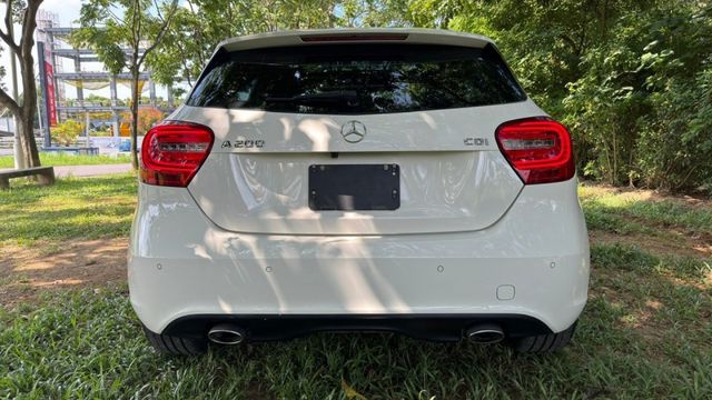 BENZ A200/倒車顯影/雙前電動座椅/定速/全景天窗/恆溫空調/駕駛模式/換檔撥片  第6張相片