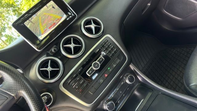BENZ A200/倒車顯影/雙前電動座椅/定速/全景天窗/恆溫空調/駕駛模式/換檔撥片  第9張相片