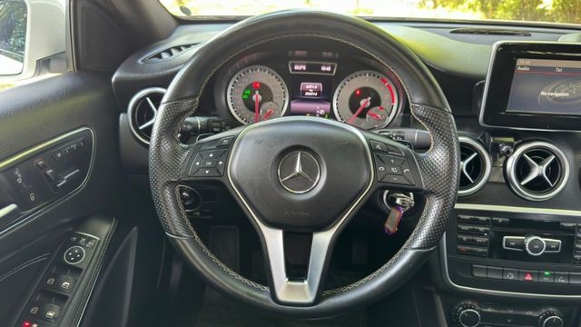 BENZ A200/倒車顯影/雙前電動座椅/定速/全景天窗/恆溫空調/駕駛模式/換檔撥片  第10張相片