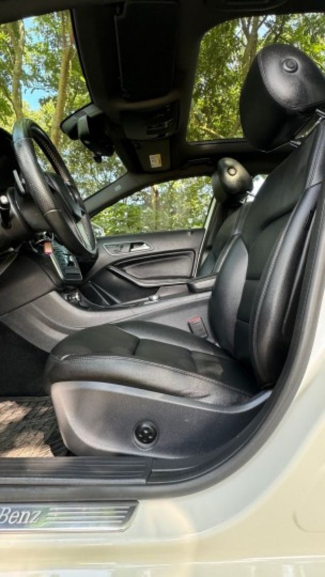 BENZ A200/倒車顯影/雙前電動座椅/定速/全景天窗/恆溫空調/駕駛模式/換檔撥片  第14張相片
