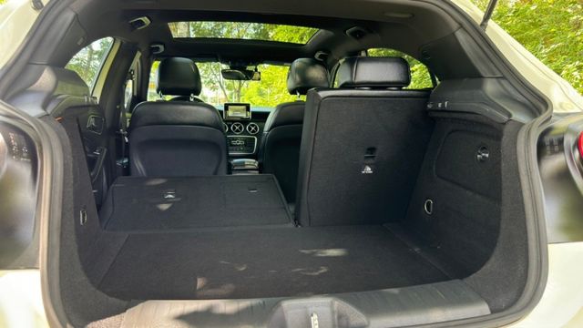 BENZ A200/倒車顯影/雙前電動座椅/定速/全景天窗/恆溫空調/駕駛模式/換檔撥片  第17張相片
