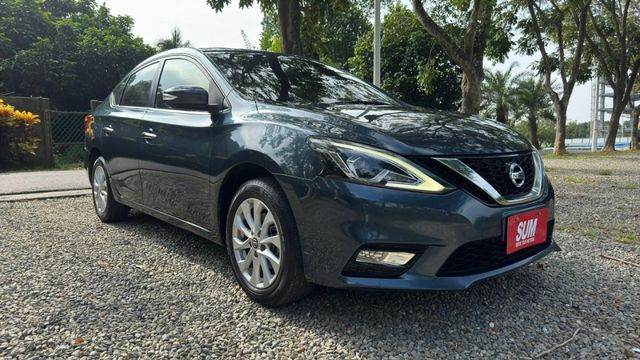 NISSAN SENTRA/定速/胎壓偵測/循跡防滑/後座出風口  第4張相片