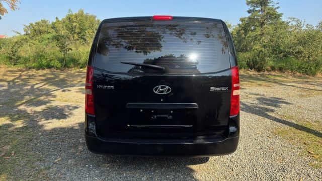 現代 史塔瑞獅/9人座/倒車顯影/後視鏡電動調整/後座出風口  第6張相片