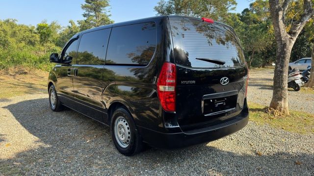 現代 史塔瑞獅/9人座/倒車顯影/後視鏡電動調整/後座出風口  第7張相片