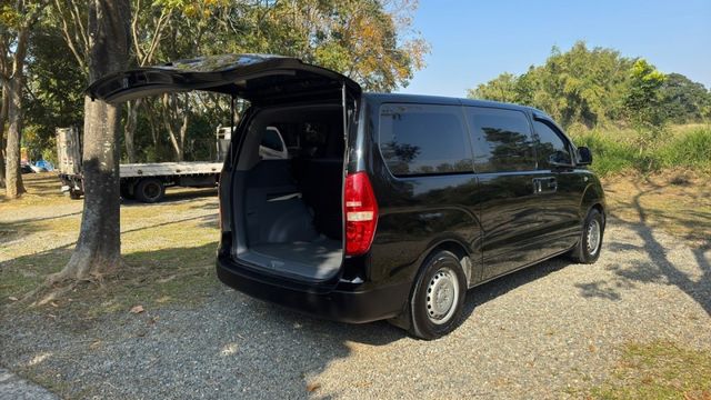 現代 史塔瑞獅/9人座/倒車顯影/後視鏡電動調整/後座出風口  第18張相片