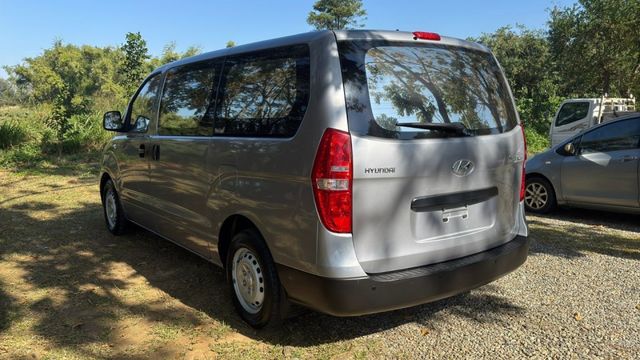 現代 史塔瑞獅/倒車顯影/第三排座椅/後座出風口  第15張相片