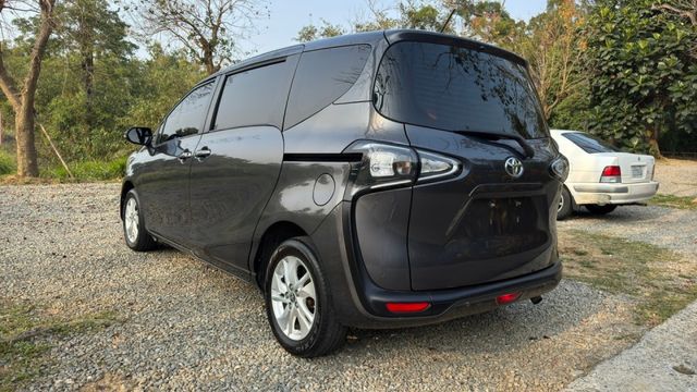 TOYOTA SIENTA/I-KEY/循跡防滑/車道偏移警示系統/自動緊急煞車系統  第7張相片