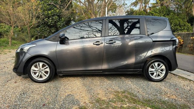 TOYOTA SIENTA/I-KEY/循跡防滑/車道偏移警示系統/自動緊急煞車系統  第8張相片