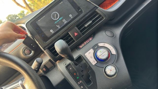 TOYOTA SIENTA/I-KEY/循跡防滑/車道偏移警示系統/自動緊急煞車系統  第11張相片