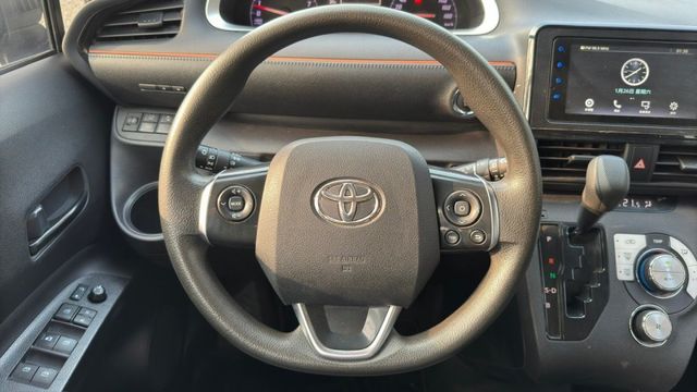 TOYOTA SIENTA/I-KEY/循跡防滑/車道偏移警示系統/自動緊急煞車系統  第12張相片