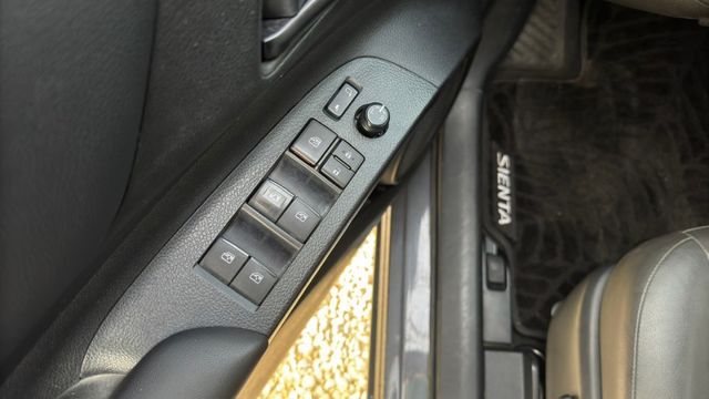 TOYOTA SIENTA/I-KEY/循跡防滑/車道偏移警示系統/自動緊急煞車系統  第14張相片