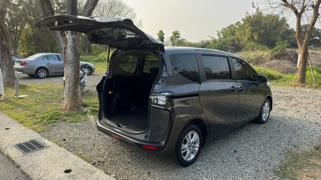 TOYOTA SIENTA/I-KEY/循跡防滑/車道偏移警示系統/自動緊急煞車系統  第18張相片