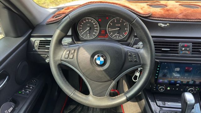 BMW 320i/一鍵啟動/倒車顯影/雙前電動座椅/雙區恆溫空調/後座出風口  第12張相片