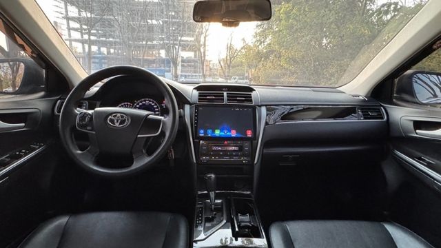 TOYOTA CAMRY/倒車顯影/胎壓偵測/雙區恆溫空調/電動後視鏡/後座出風口  第9張相片